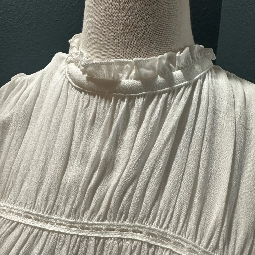 Chic Ruffled White Blouse - Picture 3 of 7